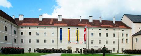 Angelobung von 500 Jungsoldaten im Gurker Stiftshof